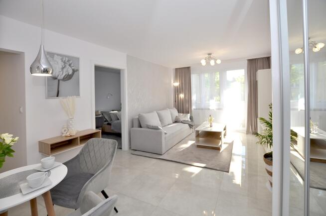 Apartament | 1 Piętro | Prywatny Parking | Balkon