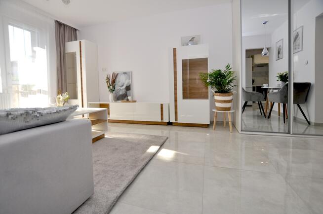 Apartament | 1 Piętro | Prywatny Parking | Balkon