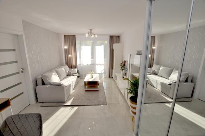 Apartament | 1 Piętro | Prywatny Parking | Balkon