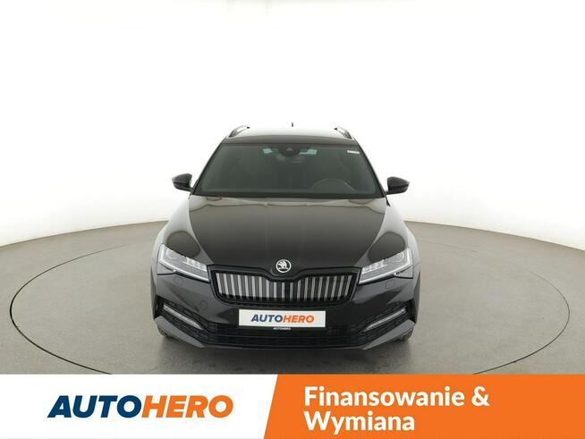 Škoda Superb PHEV skóra/alcentara DCC navi klima auto full LED czujniki parkowania