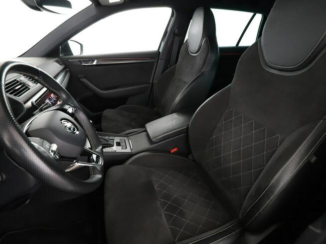 Škoda Superb PHEV skóra/alcentara DCC navi klima auto full LED czujniki parkowania