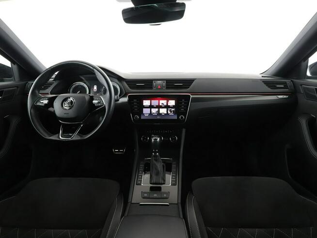 Škoda Superb PHEV skóra/alcentara DCC navi klima auto full LED czujniki parkowania