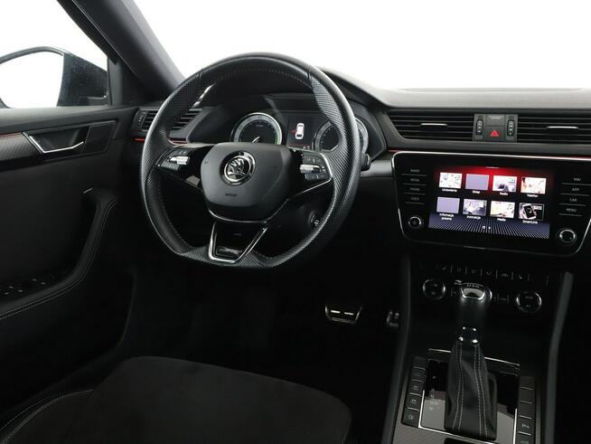 Škoda Superb PHEV skóra/alcentara DCC navi klima auto full LED czujniki parkowania