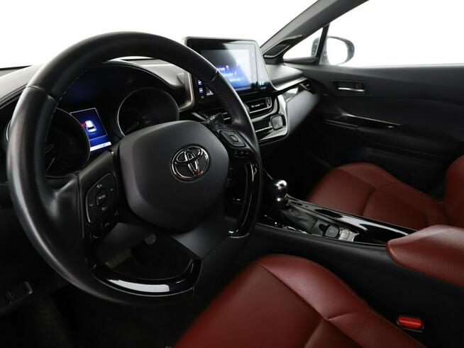 Toyota C-HR skóra navi kamera grzane fotele LED ACC JBL