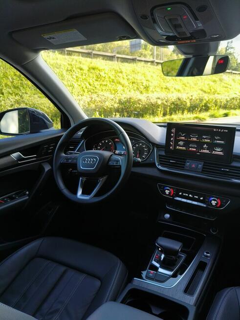 Na sprzedaż Audi Q5 z 2023 roku bogata wersja wyposażenia.