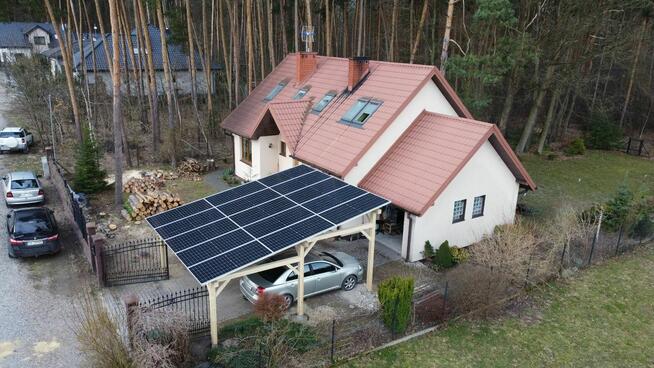 Wiata z dachem z paneli fotowoltaicznych – 9,9 kWp + magazyn