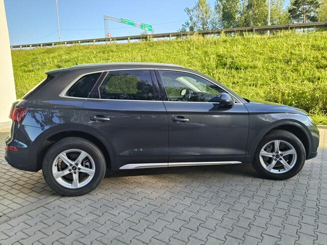 Na sprzedaż Audi Q5 z 2023 roku bogata wersja wyposażenia.