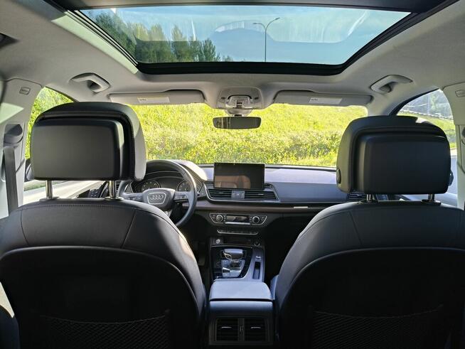 Na sprzedaż Audi Q5 z 2023 roku bogata wersja wyposażenia.