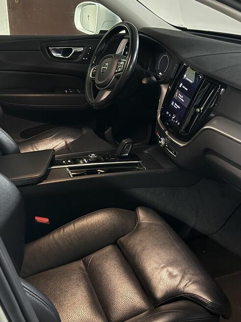 Volvo xc60 biały plug in 2021 sprzedam pilnie