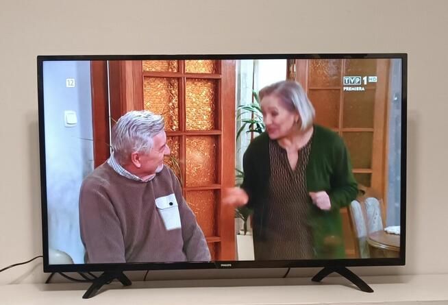 42 Cali Telewizor PHILIPS LED DVB-T2 HEVC + Hdmi + Uchwyt +