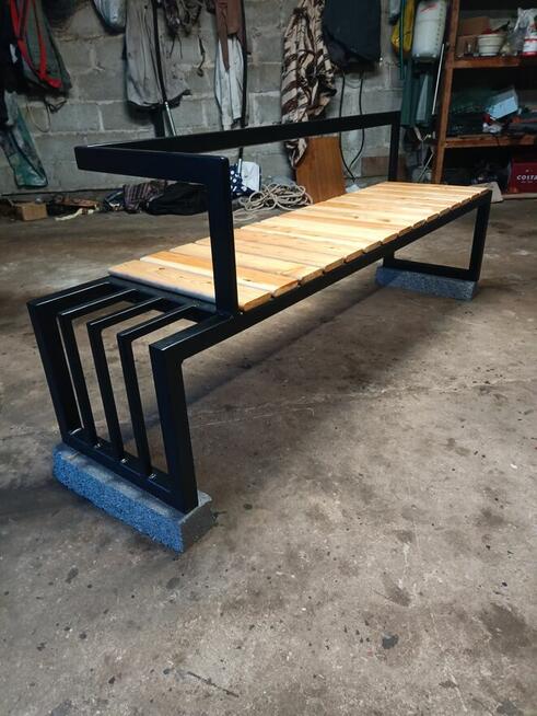 Ławka ogrodowa w nowoczesnym stylu