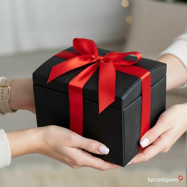 Szkatułka na biżuterię czarna – organizer z lusterkiem