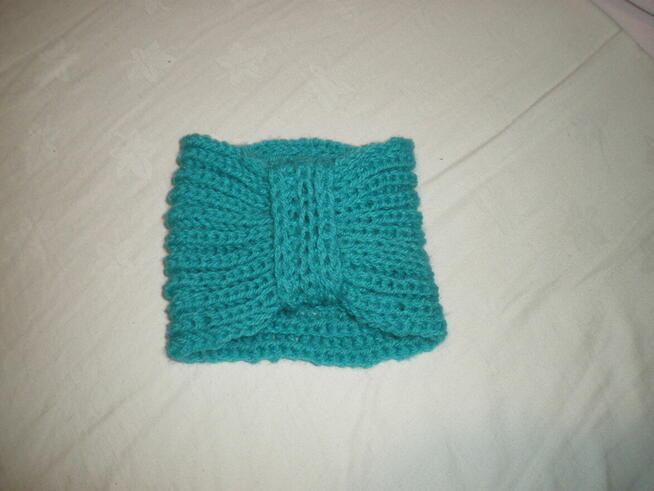 opaski na głowę robione na drutach zamiast czapki