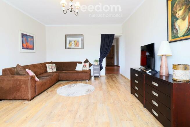 Na sprzedaż budynek po byłej szkole, murowany.