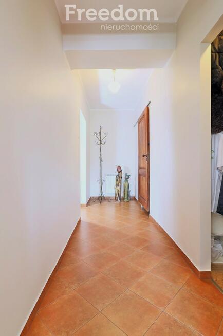 Na sprzedaż budynek po byłej szkole, murowany.