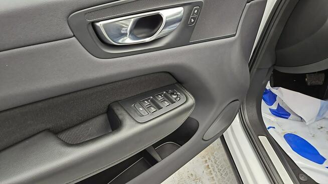 Volvo XC 60 B4 B Momentum aut ! Z Polskiego Salonu ! Faktura VAT !