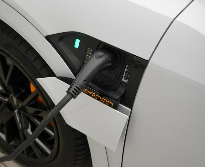 Audi e-tron 55 Quattro 408 KM Sline Matrix Virtual Pneumatyka Bang&Olufsen Black
