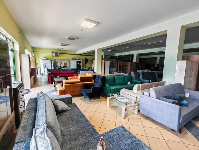 Hala handlowo-usługowa w centrum Bełchatowa