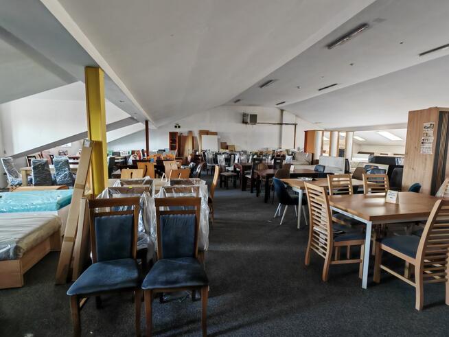 Hala handlowo-usługowa w centrum Bełchatowa