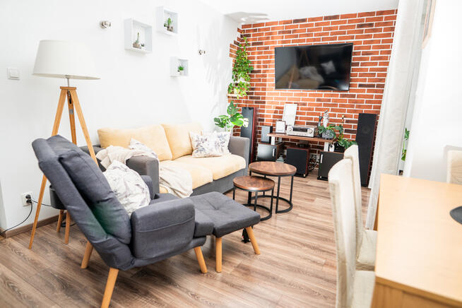 Bez prowizji! Przytulne dwa pokoje z dużą loggią!