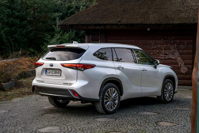 Toyota Highlander Prestige + Pakiet TECH / 2.5 Hybrid / 2kpl opon / Salon PL / Bezwypadk