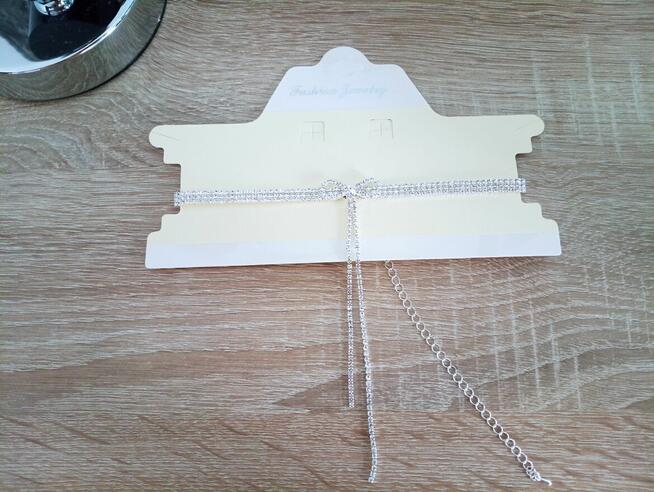 Diamentowa kolia z kokardką