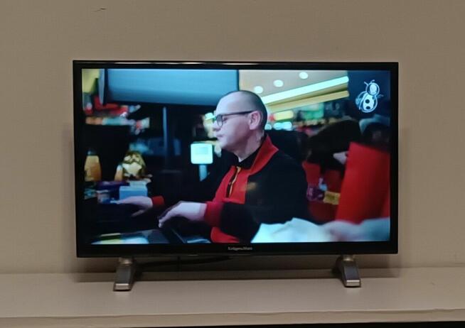 22 Cali Telewizor LED FULL HD DVB-T2 HEVC + Hdmi + Upominek