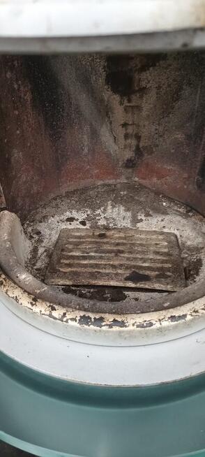 Kominek wolnostojący – nowoczesny piec stalowy z szybą + rur