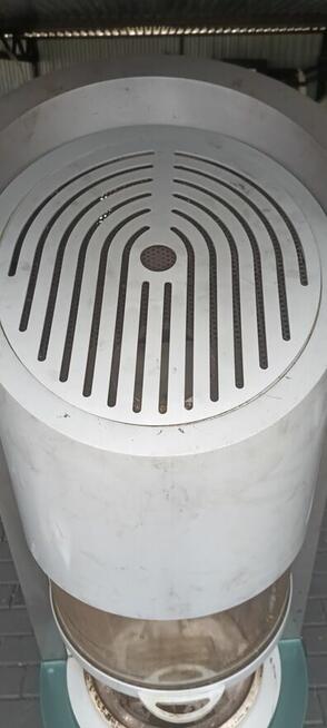 Kominek wolnostojący – nowoczesny piec stalowy z szybą + rur