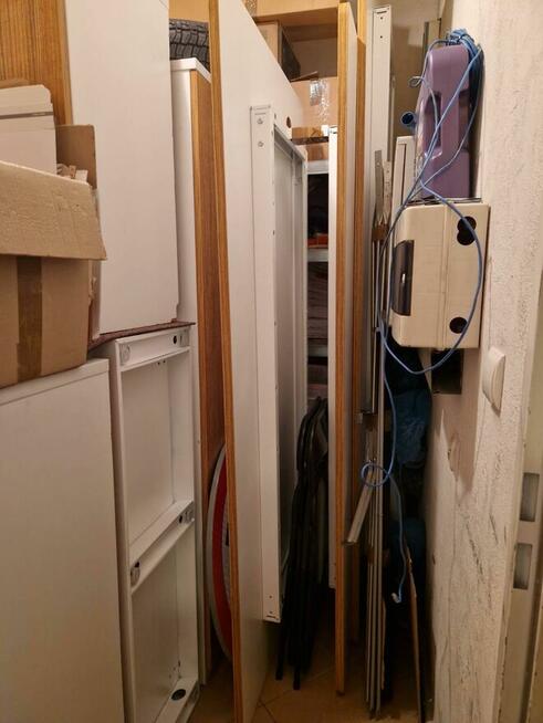 Syndyk sprzeda wyposażenie biurowe