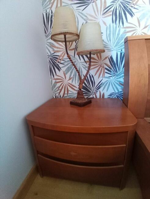 Duże łóżko szafki nocne lampy stelaż 180x200cm tanio