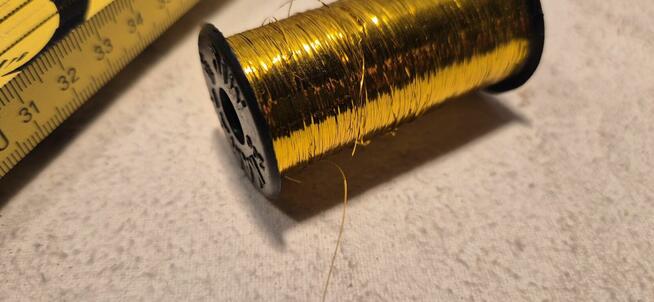 Złote nici błyszczace efekt wow! szpulka syntetyczne