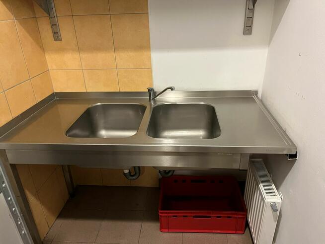 Dwukomorowy zlew ze stali nierdzewnej