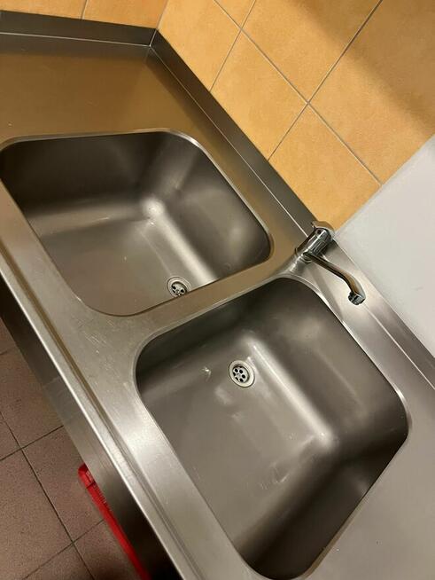 Dwukomorowy zlew ze stali nierdzewnej