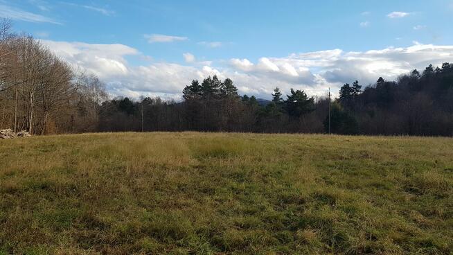 Uzbrojona działka widokowa na wzgórzu w Bieszczadach