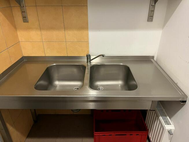 Dwukomorowy zlew ze stali nierdzewnej