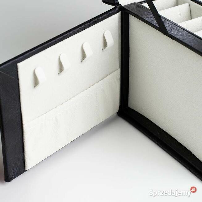 Szkatułka na biżuterię czarna – organizer z lusterkiem