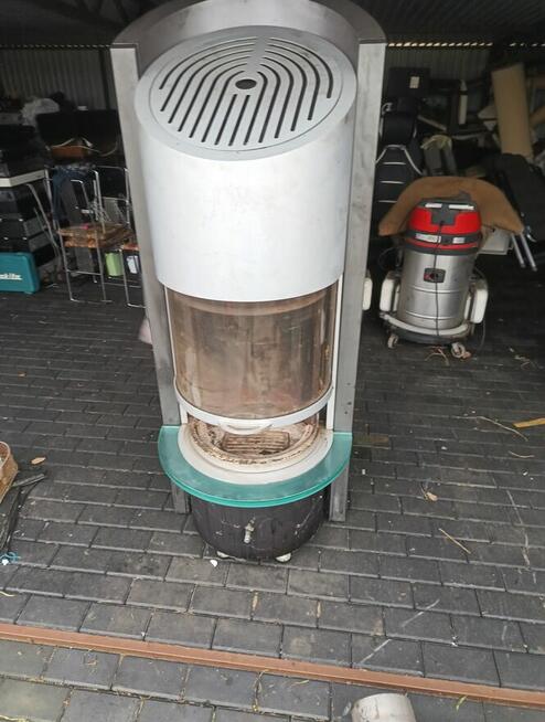 Kominek wolnostojący – nowoczesny piec stalowy z szybą + rur