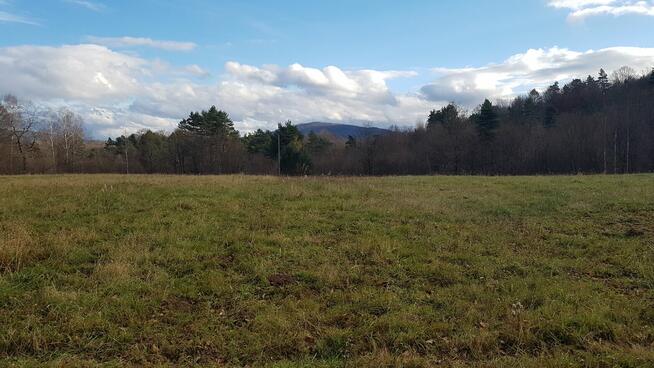 Uzbrojona działka widokowa na wzgórzu w Bieszczadach