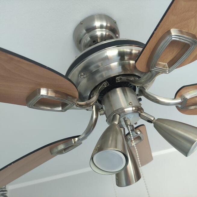 Lampa sufitowa z wiatrakiem do sypialni lub salonu pokoju