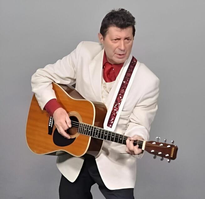 Świetny muzyk piosenkarz DJ i wodzirej