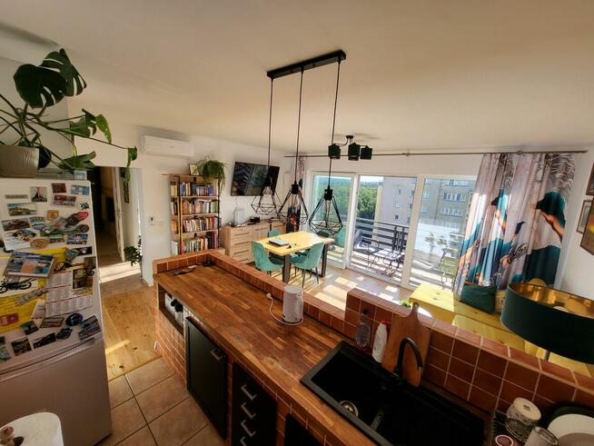 Mieszkanie z pięknym widokiem i balkonem na ostatnim piętrze