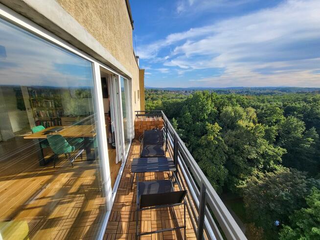 Mieszkanie z pięknym widokiem i balkonem na ostatnim piętrze