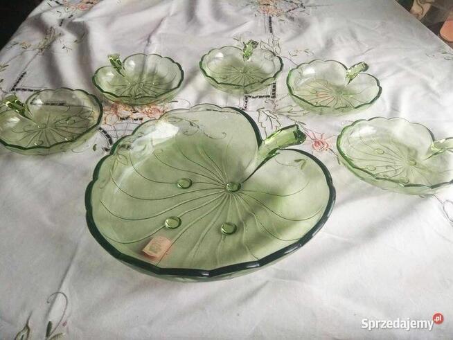 Miska, owocarka. Liść . Do deserów. Owoców. Słodyczy.