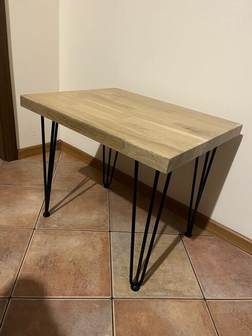 Stolik dębowy lakierowany nowy.