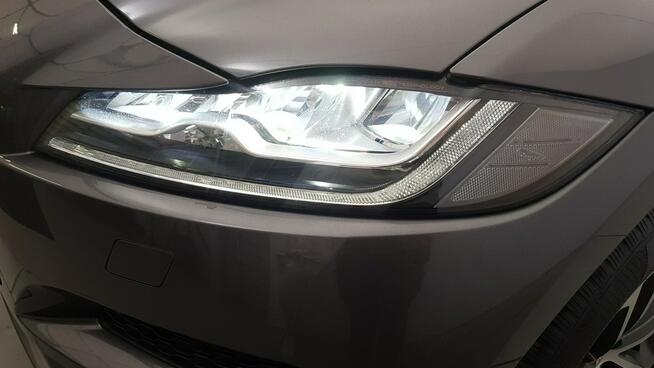 Jaguar F-PACE 2.0 i4D AWD Portfolio ! Z Polskiego Salonu ! Faktura Vat !