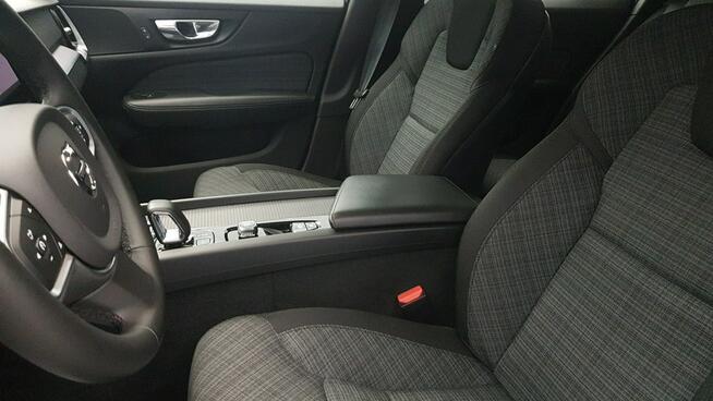 Volvo V60 B4 D Core ! Z Polskiego Salonu ! Faktura Vat !
