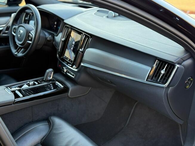 Volvo V90 T8 AWD Plug-In Hybrid R-Design