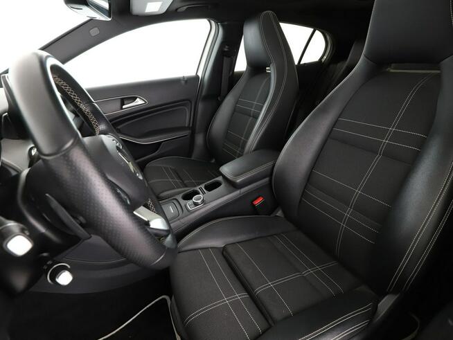 GLA 250 Automat Sensation Panorama Tempomat Navi BiXenon Grzane Fotele