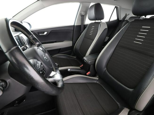 Kia Stonic FV23% klima auto kamera i czujniki parkowania bluetooth